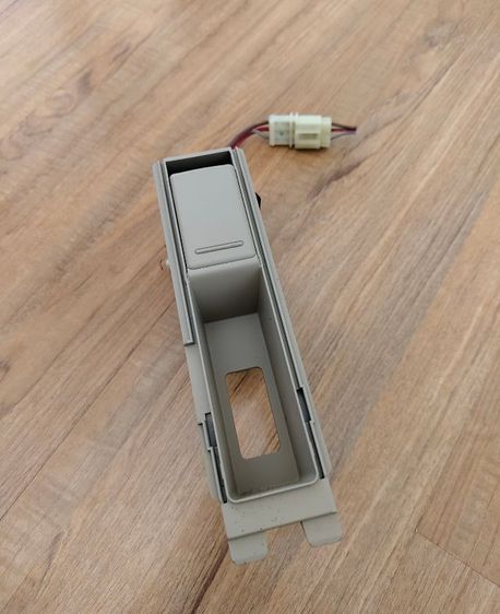 ชุดที่เขี่ยบุหรี่และครอบคันเกียร์ แบบสีเงิน Audi A4 B6 ปี01-06 เก่านอก และ ช่องจุดบุหรี่สีครีม A4 B6  รูปที่ 5