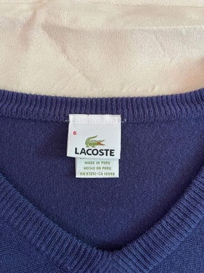 เสื้อกันหนาว LACOSTE คอวี ผ้าไหมพรม แท้ 💯 size 6 ขนาด อก 22 ยาว 26.5 นิ้ว สภาพดีมาก ดีเทลสวย เนื้อผ้าดีมาก หายากน่าสะสมครับ รูปที่ 4
