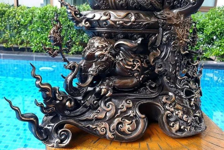 ท้าวเวสสุวรรณ เชียงราย องค์ใหญ่ เนื้อบรอนซ์  ออกแบบโดย อ.ทรงเดช ทิพย์ทอง แก้ไขแบบโดย อ.เฉลิมชัย โฆษะพิพัฒน์ ศิลปินแห่งชาติ สวยงามมาก รูปที่ 11
