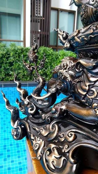ท้าวเวสสุวรรณ เชียงราย องค์ใหญ่ เนื้อบรอนซ์  ออกแบบโดย อ.ทรงเดช ทิพย์ทอง แก้ไขแบบโดย อ.เฉลิมชัย โฆษะพิพัฒน์ ศิลปินแห่งชาติ สวยงามมาก รูปที่ 13