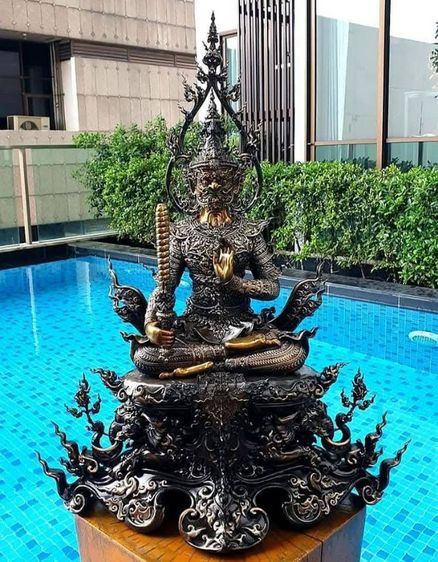 ท้าวเวสสุวรรณ เชียงราย องค์ใหญ่ เนื้อบรอนซ์  ออกแบบโดย อ.ทรงเดช ทิพย์ทอง แก้ไขแบบโดย อ.เฉลิมชัย โฆษะพิพัฒน์ ศิลปินแห่งชาติ สวยงามมาก รูปที่ 2