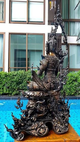 ท้าวเวสสุวรรณ เชียงราย องค์ใหญ่ เนื้อบรอนซ์  ออกแบบโดย อ.ทรงเดช ทิพย์ทอง แก้ไขแบบโดย อ.เฉลิมชัย โฆษะพิพัฒน์ ศิลปินแห่งชาติ สวยงามมาก รูปที่ 12