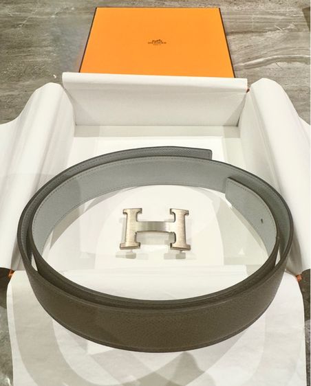 เข็มขัด Hermes Belt Reversible Size 90 ซื้อมา 34,000 บาท สายสีสวยทั้ง 2 ด้าน สีนี้หายาก