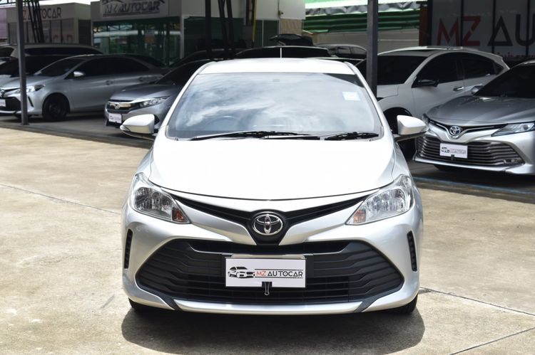 รถ Toyota Vios 1.5 Entry สี บรอนซ์เงิน