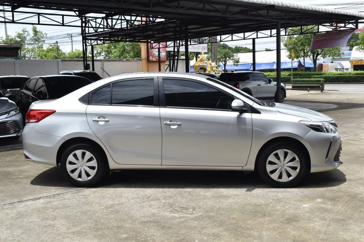 Toyota Vios 2021 1.5 Entry Sedan เบนซิน ไม่ติดแก๊ส บรอนซ์เงิน รูปที่ 4