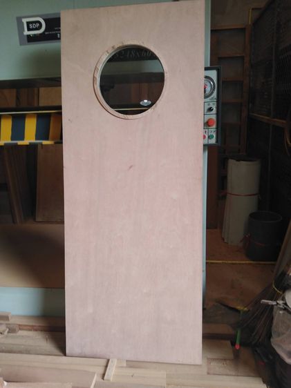 บานประตูไม้อัด เจาะช่องกระจก  เจาะเกร็ด รับสั่งทำ ตามแบบ ตามขนาด ผลิตตรงจากโรงงานของเราเอง  รูปที่ 3