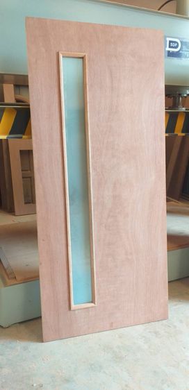 บานประตูไม้อัด เจาะช่องกระจก  เจาะเกร็ด รับสั่งทำ ตามแบบ ตามขนาด ผลิตตรงจากโรงงานของเราเอง 