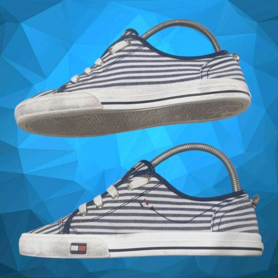 Tommy Hilfiger canvas tennis shoes size

39 24.5cm. รูปที่ 7