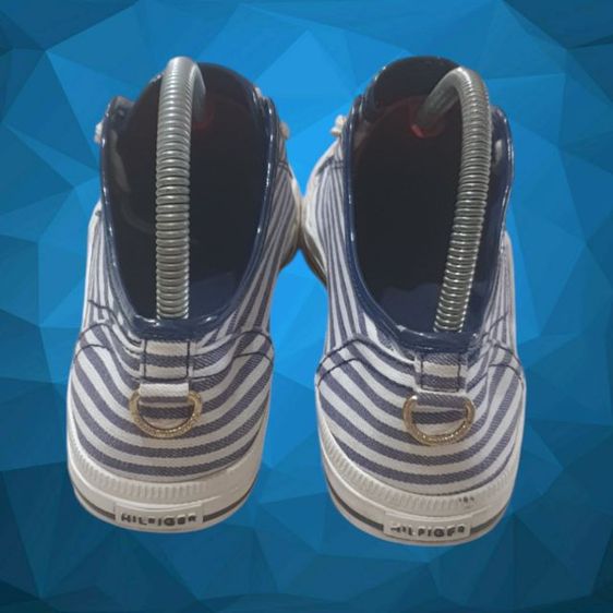 Tommy Hilfiger canvas tennis shoes size

39 24.5cm. รูปที่ 3