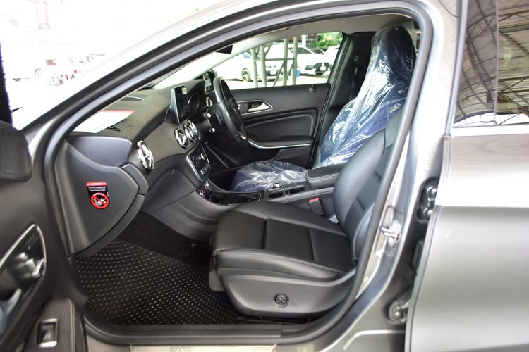 Mercedes-Benz GLA-Class 2019 GLA200 Utility-car เบนซิน ไม่ติดแก๊ส เกียร์อัตโนมัติ เทา รูปที่ 4