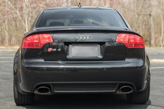 กันชนหลัง AUDI A4 B7 รุ่นพิเศษ RS4 ของแท้ มือสอง สภาพดี