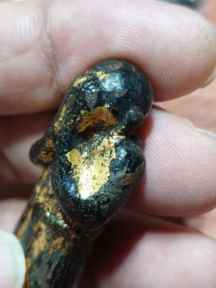 พระปิดตา เนื้อผง พิมพ์ยืน ลงรัก ปิดทองแท้ สภาพสวยเนื้อจัดจ้าน ไม่ทราบวัด และปีที่ออก รูปที่ 3