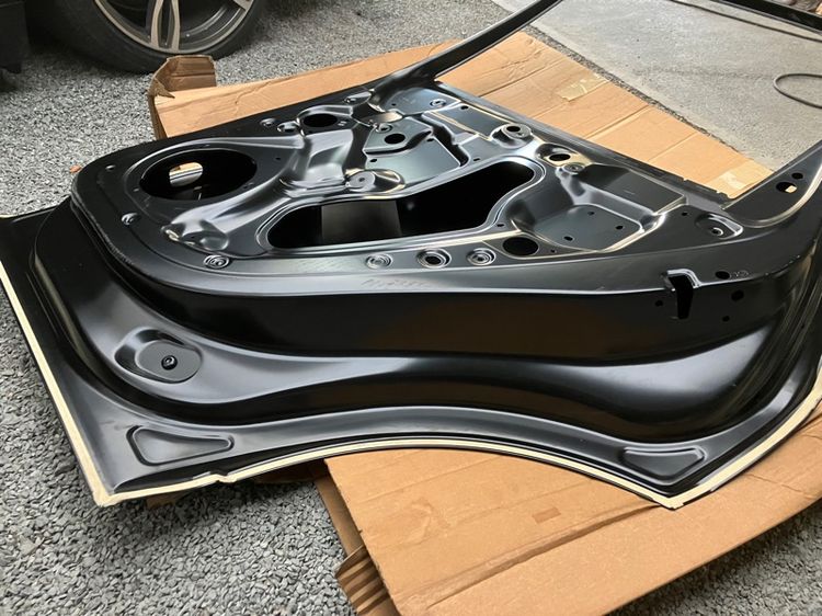 AUDI Q5 รุ่นโฉม 8R ปี 2008 2009 2010 2011 2012 2013 2014 2015 2016 -2017 ประตูหลัง ขวา ของแท้ เป็นของใหม่ครับ Part 8R0833052B รูปที่ 5