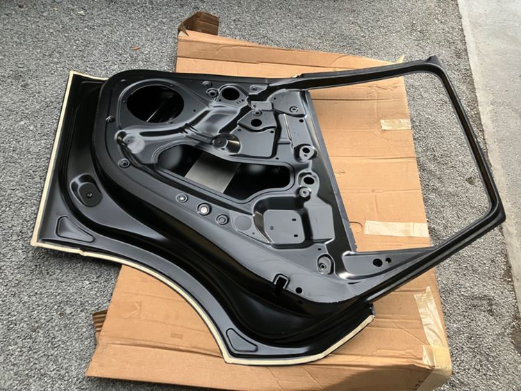 AUDI Q5 รุ่นโฉม 8R ปี 2008 2009 2010 2011 2012 2013 2014 2015 2016 -2017 ประตูหลัง ขวา ของแท้ เป็นของใหม่ครับ Part 8R0833052B รูปที่ 7