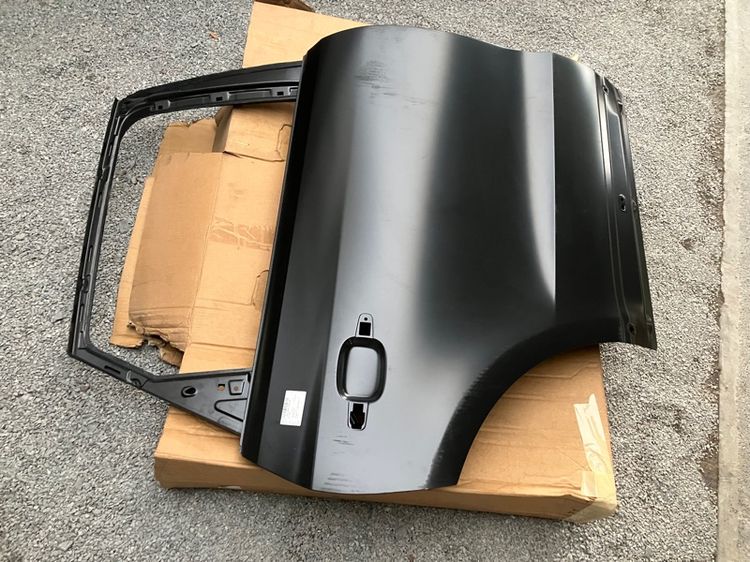 AUDI Q5 รุ่นโฉม 8R ปี 2008 2009 2010 2011 2012 2013 2014 2015 2016 -2017 ประตูหลัง ขวา ของแท้ เป็นของใหม่ครับ Part 8R0833052B