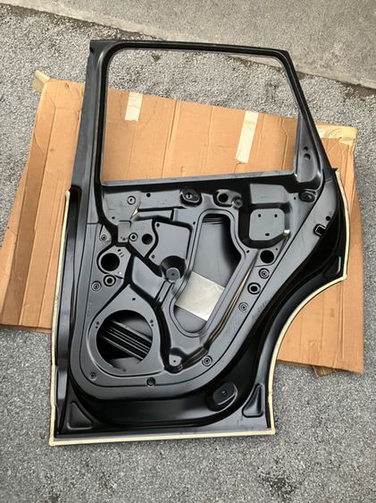 AUDI Q5 รุ่นโฉม 8R ปี 2008 2009 2010 2011 2012 2013 2014 2015 2016 -2017 ประตูหลัง ขวา ของแท้ เป็นของใหม่ครับ Part 8R0833052B รูปที่ 4