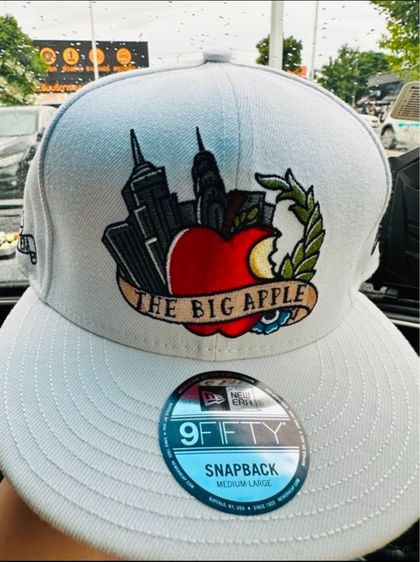 หมวกแก๊ปสีขาวทรงแร็ปเปอร์ แบรนด์ New Era