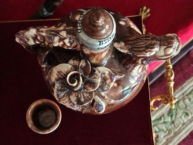 ขวดมังกรเก่าโบราณเนื้อกระเบื้องเคลือบเขียนสีลายนูนสภาพเยี่ยม รูปที่ 4