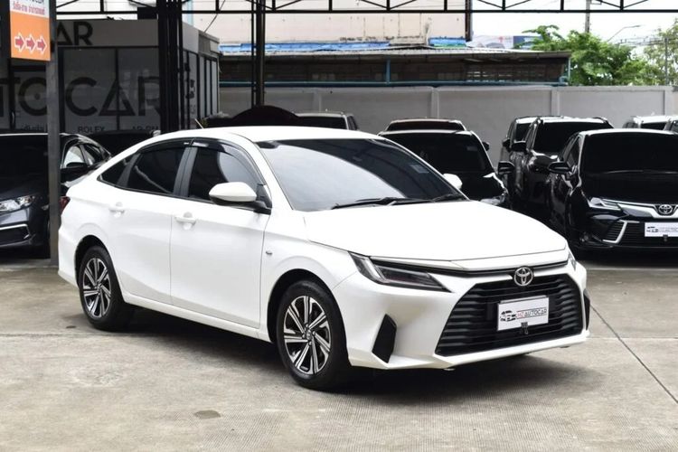 Toyota Yaris ATIV 2023 1.2 Smart Sedan เบนซิน ไม่ติดแก๊ส เกียร์อัตโนมัติ ขาว รูปที่ 2