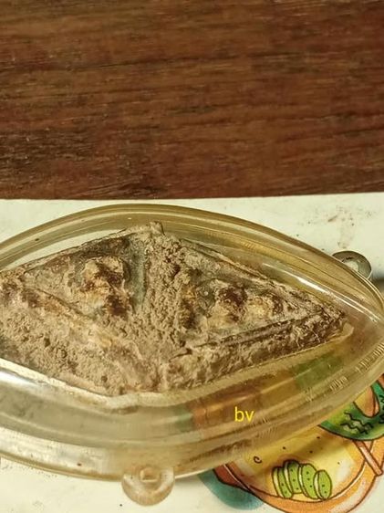 พระสมเด็จบางขุนพรมพิมพิ์ฐานหมอนติดกันสี่องค์จากในกรุ 