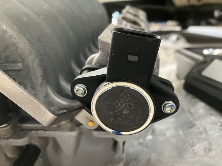 อะไหล่ AUDI V8 4.2 FSi ท่อร่วมไอดี เซนเซอร์ ฝาครอบเครื่องยนต์ Audi A5 A6 A8 S6 Flex ไอดี แน่นทุกตัว ของแท้ มือสอง ปัญหาเร่งไม่ขึ้น รูปที่ 11