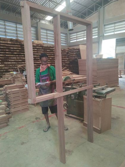 วงกบไม้พ่วงข้าง พร้อมประกอบ พร้อมใช้งาน รับผลิตตามแบบ ตามขนาด  ผลิตตรงจากโรงงานของเราเอง  มีบริการขนส่ง รูปที่ 3