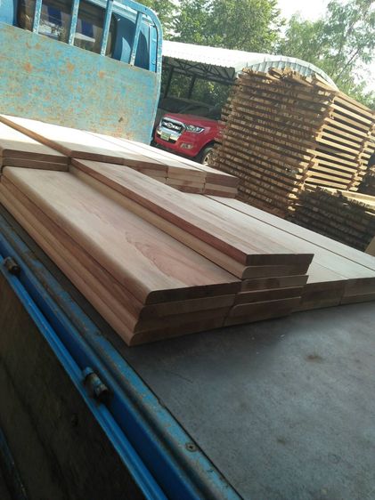 บันไดไม้เนื้อแข็ง รับผลิตตามแบบ ตามขนาด พร้อมไสเรียบ ลบมุมฟรี ผลิตตรงจากโรงงานของเราเอง  รูปที่ 3
