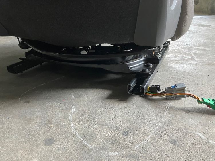 เบาะคนขับ Citroen C8 หนังแท้ติดรถ โต๊ะพับหลังเบาะ ที่ท้าวแขน Airbag ข้างเบาะ พร้อมราง ปรับหมุนกลับได้ Peugeot 807 รูปที่ 9