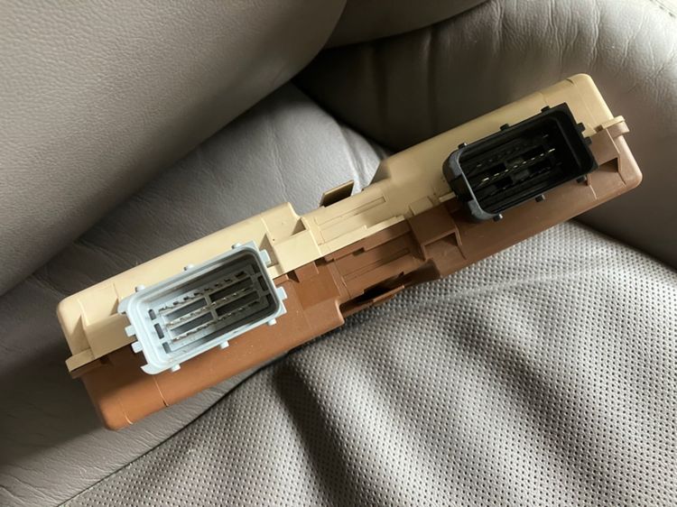 เบาะคนขับ Citroen C8 หนังแท้ติดรถ โต๊ะพับหลังเบาะ ที่ท้าวแขน Airbag ข้างเบาะ พร้อมราง ปรับหมุนกลับได้ Peugeot 807 รูปที่ 12