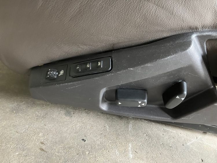 เบาะคนขับ Citroen C8 หนังแท้ติดรถ โต๊ะพับหลังเบาะ ที่ท้าวแขน Airbag ข้างเบาะ พร้อมราง ปรับหมุนกลับได้ Peugeot 807 รูปที่ 3