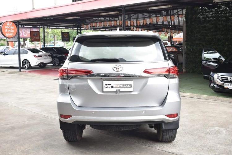 Toyota Fortuner 2016 2.8 V Utility-car ดีเซล ไม่ติดแก๊ส เกียร์อัตโนมัติ บรอนซ์เงิน รูปที่ 3