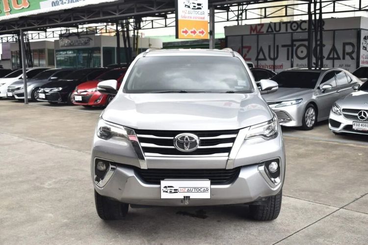 Toyota Fortuner 2016 2.8 V Utility-car ดีเซล ไม่ติดแก๊ส เกียร์อัตโนมัติ บรอนซ์เงิน