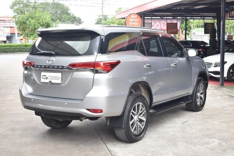 Toyota Fortuner 2016 2.8 V Utility-car ดีเซล ไม่ติดแก๊ส เกียร์อัตโนมัติ บรอนซ์เงิน รูปที่ 2