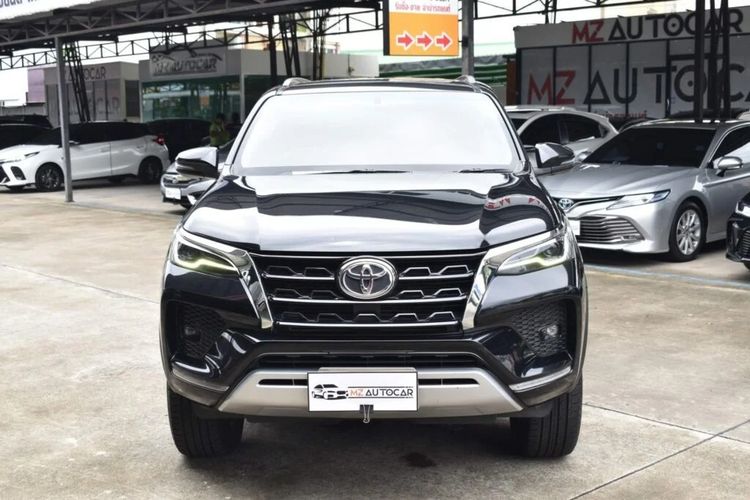 รถ Toyota Fortuner 2.4 V สี ดำ