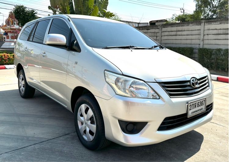 Toyota Innova 2013 2.0 E Van เบนซิน ไม่ติดแก๊ส เกียร์ธรรมดา บรอนซ์ทอง รูปที่ 3