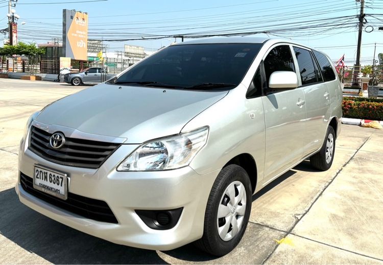 Toyota Innova 2013 2.0 E Van เบนซิน ไม่ติดแก๊ส เกียร์ธรรมดา บรอนซ์ทอง รูปที่ 2