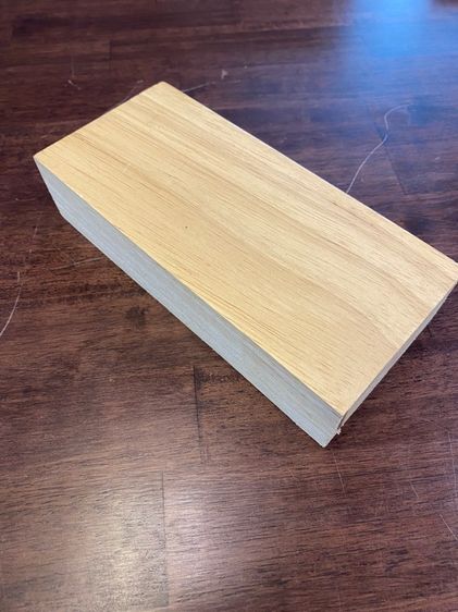 ไม้สีเหลี่ยม บริจาค