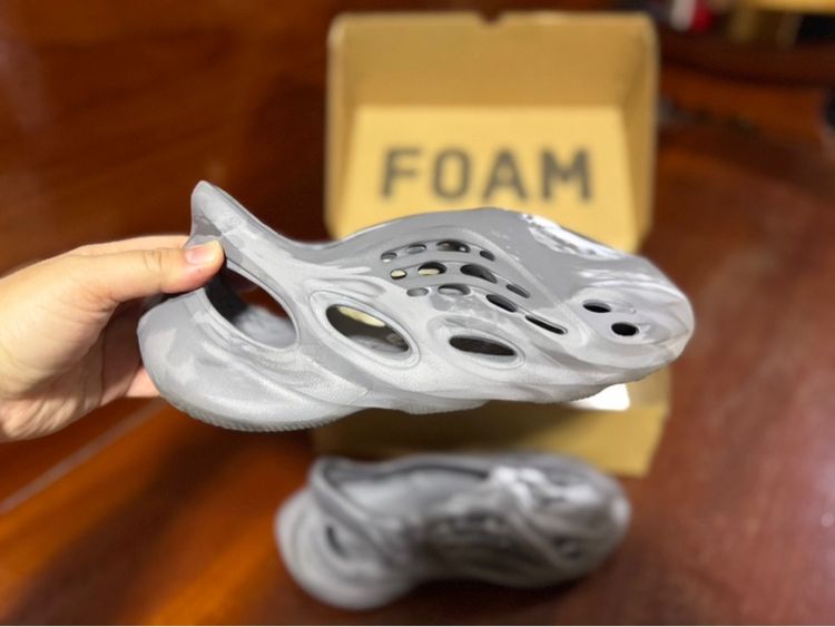 Yeezy Foam RNR มือ 2 ของแท้จากช้อป รูปที่ 2