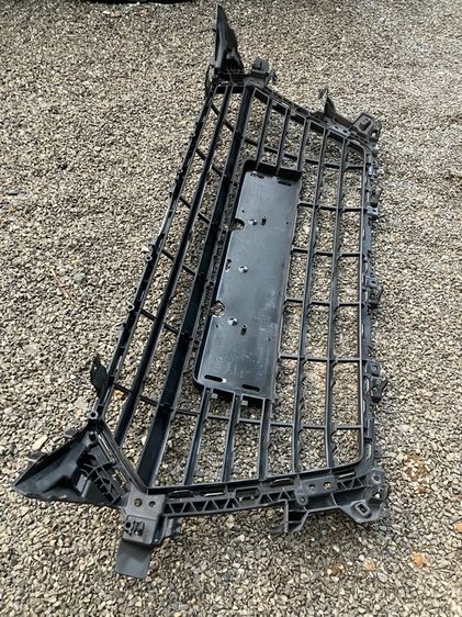 อะไหล่ Audi TT TTS MK2 MK3 กระจังหน้า ตะแกรง ไฟสปอร์ตไลท์ ขวา ของแท้ มือสอง สภาพดี รูปที่ 6