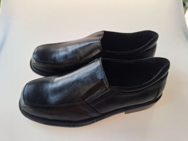 รองเท้าหนังแท้