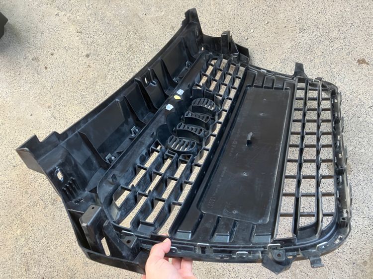 อะไหล่ Audi A1 กระจังหน้า ปรับไฟหน้า Q3 ไฟเพดาน วางแก้วน้ำ กระจกมองหลัง สปอร์ตไลท์ขวา แผ่นปิดคอนโซล กล่องใต้เบาะ กันชนหลัง ล้อ Sline 18 รูปที่ 14