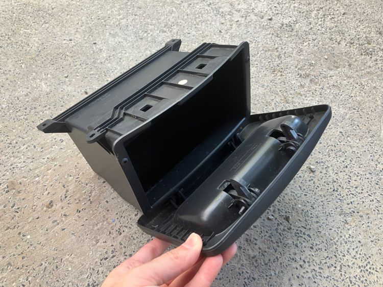 อะไหล่ Audi A1 กระจังหน้า ปรับไฟหน้า Q3 ไฟเพดาน วางแก้วน้ำ กระจกมองหลัง สปอร์ตไลท์ขวา แผ่นปิดคอนโซล กล่องใต้เบาะ กันชนหลัง ล้อ Sline 18 รูปที่ 11