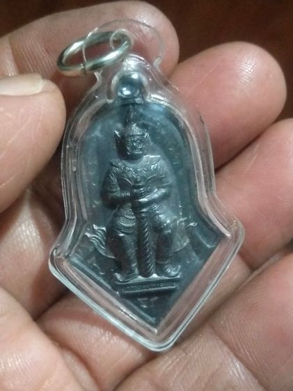 เหรียญจำปีท้าวเวสสุวรรณรุ่นแรกอาจารย์อิฐวัดจุฬามณีพ.ศ 2545การมือเดิมๆสภาพพระสวยมาก รูปที่ 3