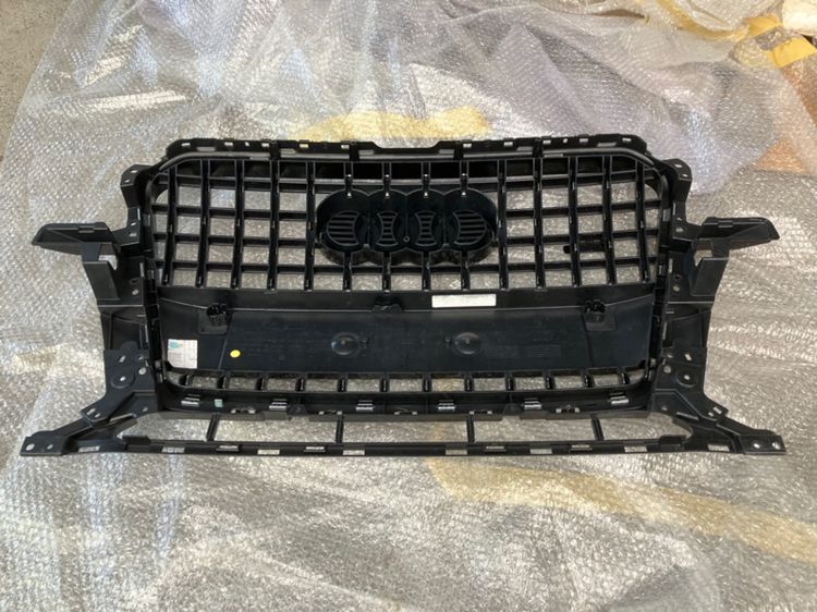 กระจังหน้า Audi Q5 Quattro รุ่น Pre Facelift และ Facelift ของแท้ มือสอง รูปที่ 15