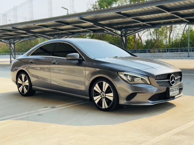 รถ Mercedes-Benz CLA-Class CLA200 สี เทา
