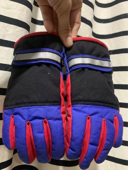 ถุงมือ ใส่เล่นหิมะ เล่นสกี สโนว์บอรด์ (ราคาถูกกว่าเช่าแน่นอน) กันหนาว กันหิมะ กันน้ำ  ให้ความอบอุ่น  ซื้อจากญี่ปุ่น ใส่ได้ทั้งหญิงชาย  