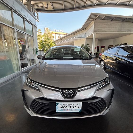 Toyota Corolla 2023 1.6 Sedan เบนซิน ไม่ติดแก๊ส เกียร์อัตโนมัติ บรอนซ์เงิน รูปที่ 3