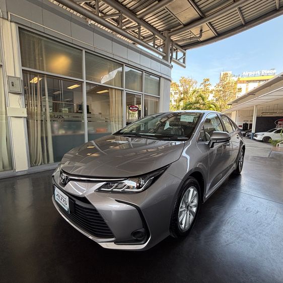 Toyota Corolla 2023 1.6 Sedan เบนซิน ไม่ติดแก๊ส เกียร์อัตโนมัติ บรอนซ์เงิน รูปที่ 2