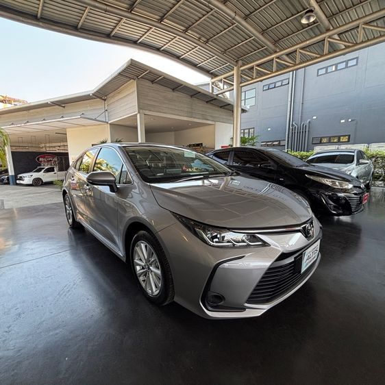 รถ Toyota Corolla 1.6 สี บรอนซ์เงิน