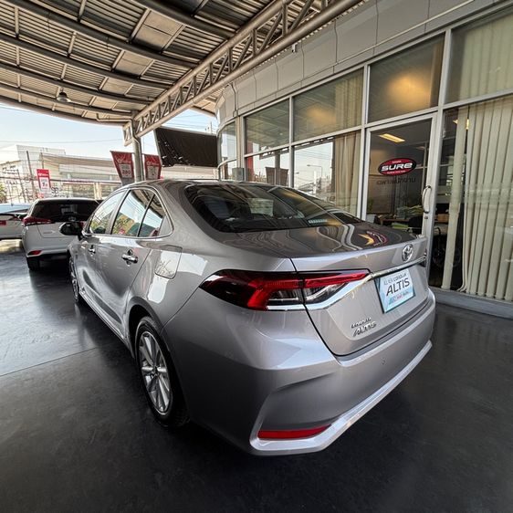 Toyota Corolla 2023 1.6 Sedan เบนซิน ไม่ติดแก๊ส เกียร์อัตโนมัติ บรอนซ์เงิน รูปที่ 4